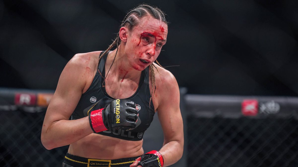 Zkrvavená česká tvrďačka přiznala obavy. Teď chce umlčet kritiky